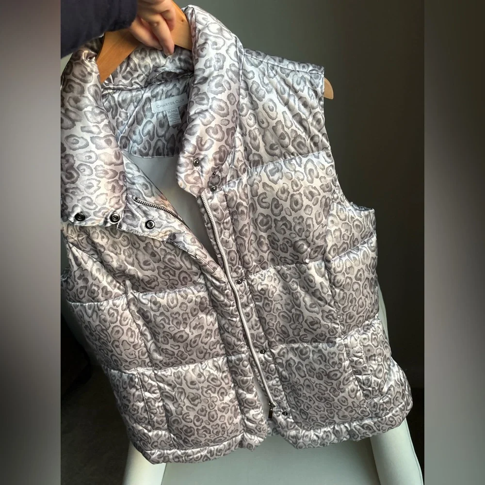 Charter Club Silver Snow Leopard Puffer Jacket XL – Sleeveless with Pockets - Picture 4 of 6